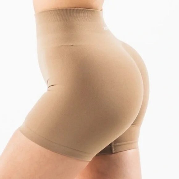 Alphalete Amplify Womens Seamless Scrunch Biker Short Chai Size Small - Picture 2 of 6